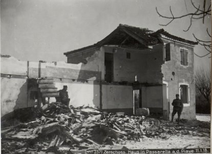 Zerschoss. Haus im Passarella a.d. Piave 11.1.18. (BildID 15613830)