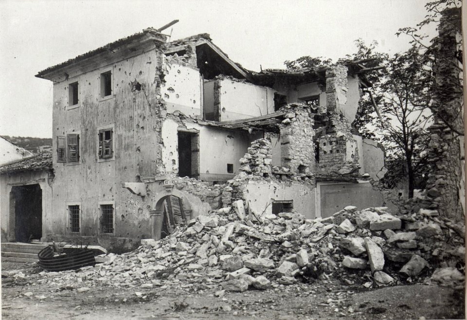Zerschossenes Haus a.d.Isonzofront. 12.9.17. (BildID 15602157)