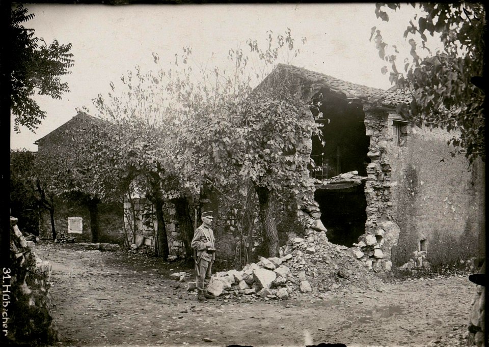 Zerschossenes Haus in Oppacchiasella. (BildID 15733927)