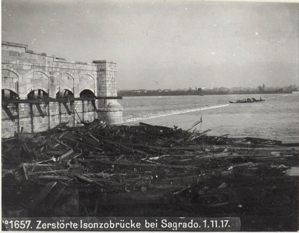 Zerstörte Isonzobrücke bei Sagrado.1.11.17. (BildID 15608026)