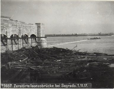 Zerstörte Isonzobrücke bei Sagrado.1.11.17. (BildID 15608026)