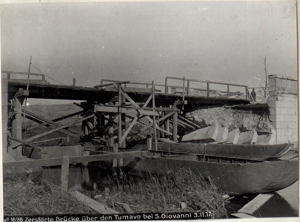 Zerstörte Brücke über den Tumavo bei S.Giovanni 3.11.17. (BildID 15607809)