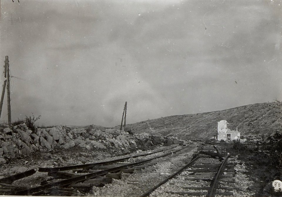 Zerstörte Eisenbahn an der Isonzofront (BildID 15605263)