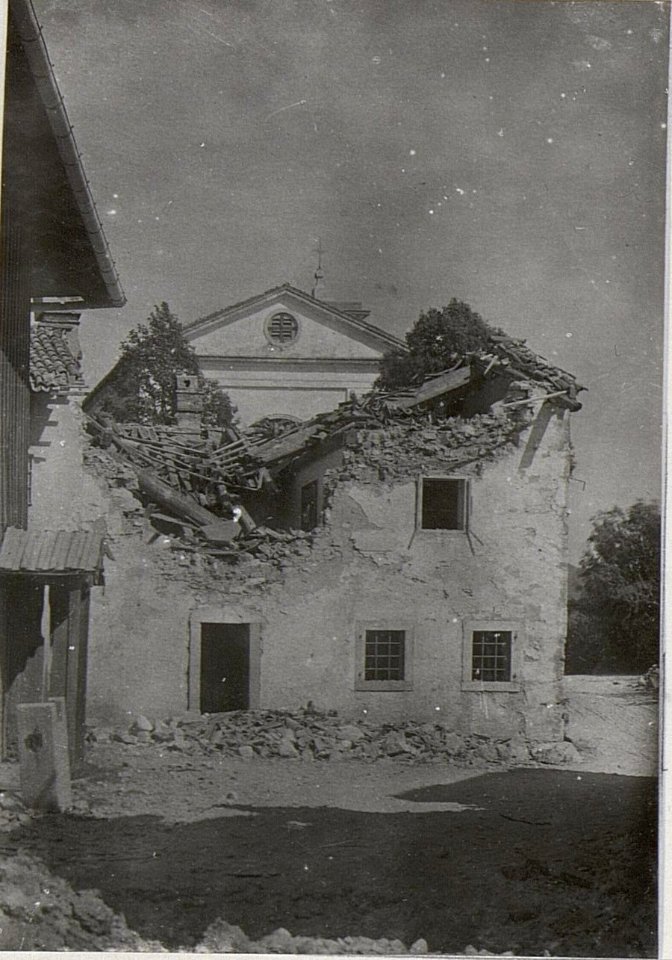 Zerschossenes Haus a.d. Isonzofront.3.9.17. (BildID 15603798)