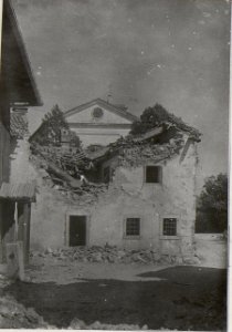 Zerschossenes Haus a.d. Isonzofront.3.9.17. (BildID 15603798)