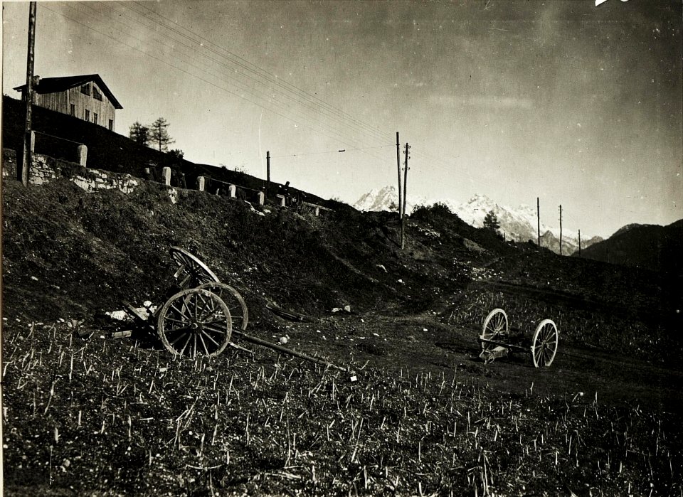 Zerstörte italienische Geschütze im Raum von Calalzo. (BildID 15416395)