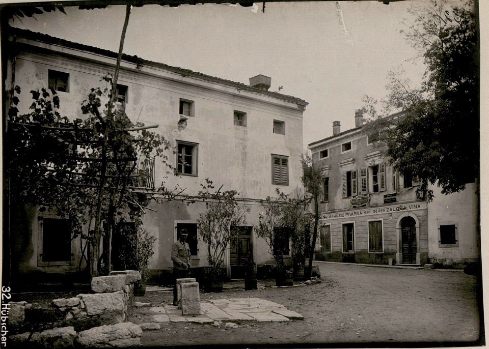 Zerschossenes Haus in Oppacchiasella. (BildID 15733934)