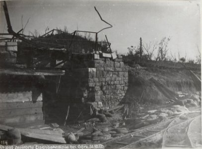 Zerstörte Eisenbahnlinie bei Görz 31.10.1917 (BildID 15608257)