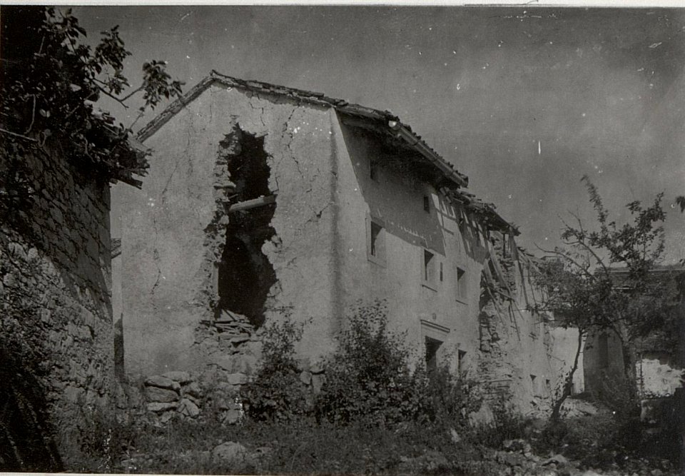 Zerstörte Häuser a.d. Isonzofront.3.9.17. (BildID 15603784)