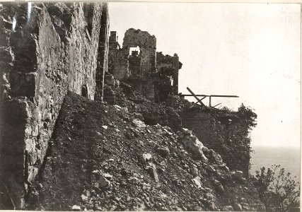 Zerst.Schloss Duino vom Meer aus gesehen.28.8.17. (BildID 15600333)