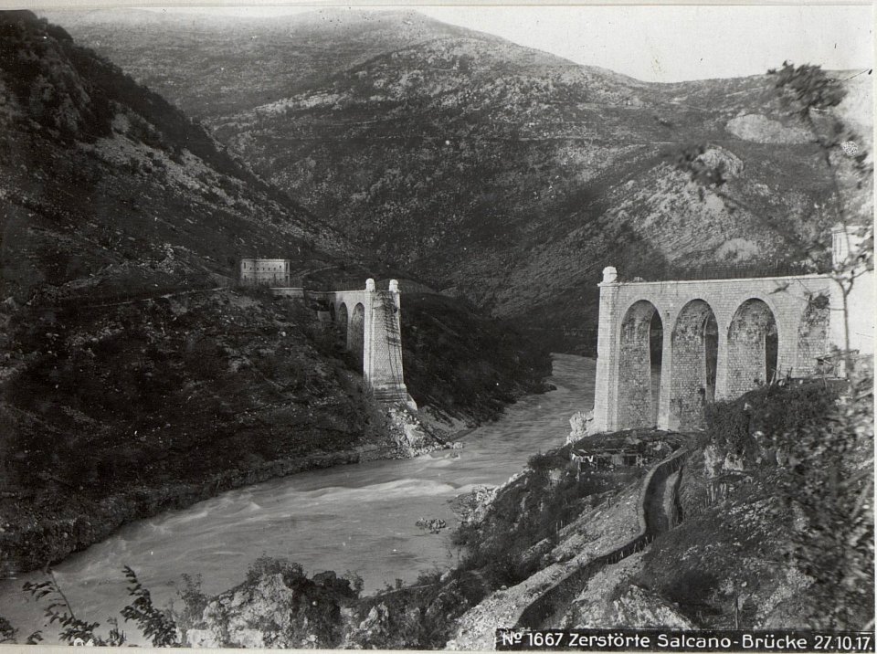 Zerstörte Salcano-Brücke 27.10.17. (BildID 15608096)