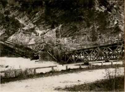 Zerstörte Eisenbahnbrücke bei Lusnik. (BildID 15506828)