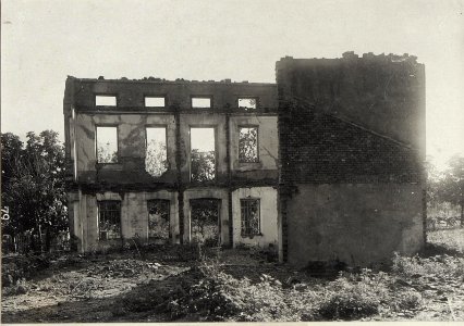 Zerschossenes Haus (BildID 15602339)
