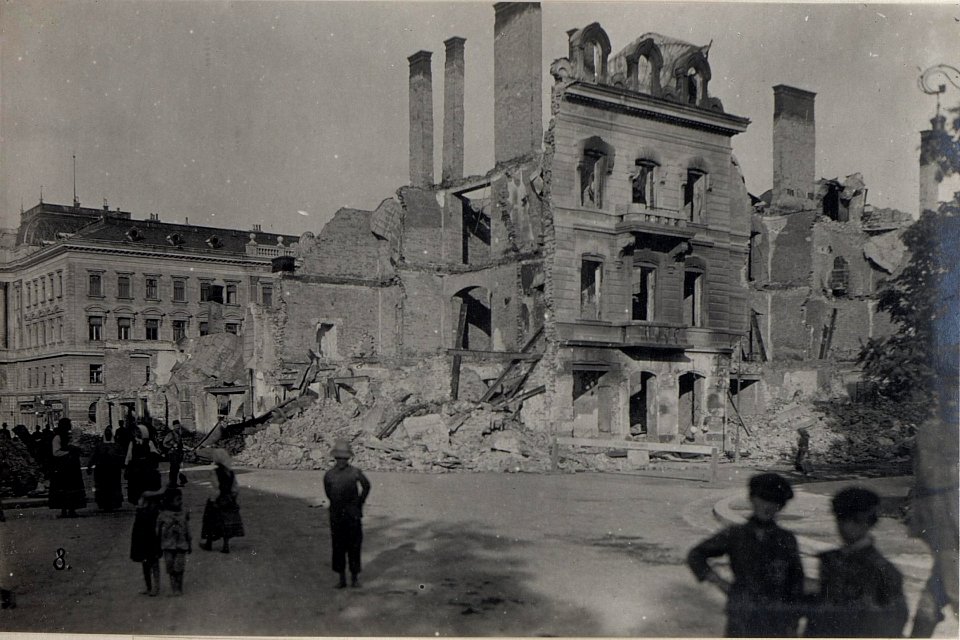 Zerstörtes Magistratsgebäude in Stanislau (BildID 15653413)