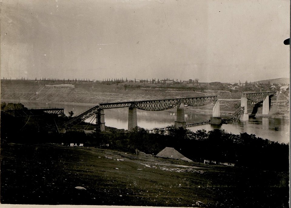 Zerstörte Eisenbahnbrücke Zaleszcyki (BildID 15735754)