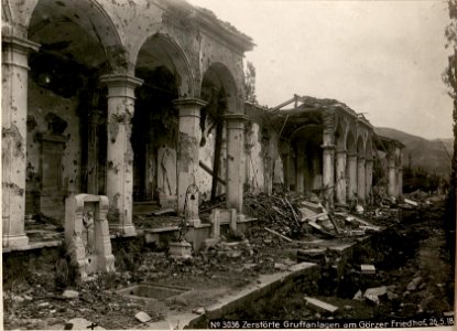 Zerstörte Gruftanlagen im Görzer Friedhof 26.5.18. (BildID 15618888)