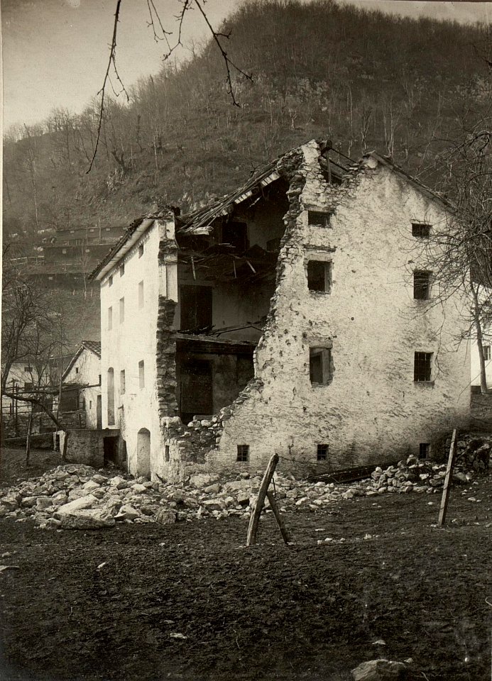 Zerschossenes Haus in St. Lucia. (BildID 15465943)