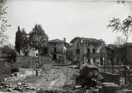 Zerstörte Häuser a.d.Isonzofront. (BildID 15604892)