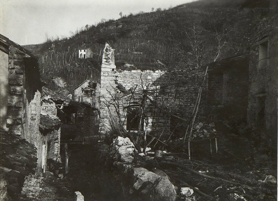 Zerstörte Häuser in Valdobiaderce. (BildID 15668067)