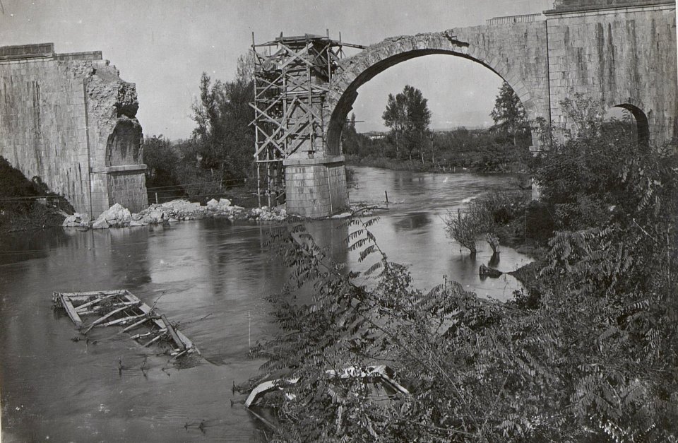 Zerstörte Jsonzobrücke bei Savogna 2.11.17. (BildID 15609370)
