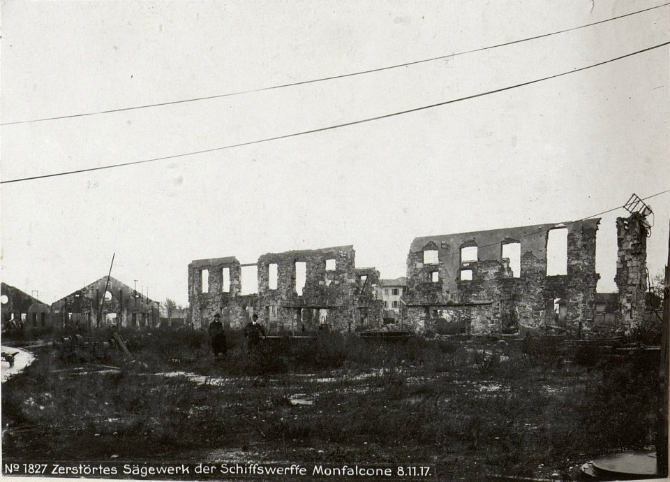 Zerstörtes Sägewerk der Schiffswerffe Monfalcone 8.11.17. (BildID 15609216)