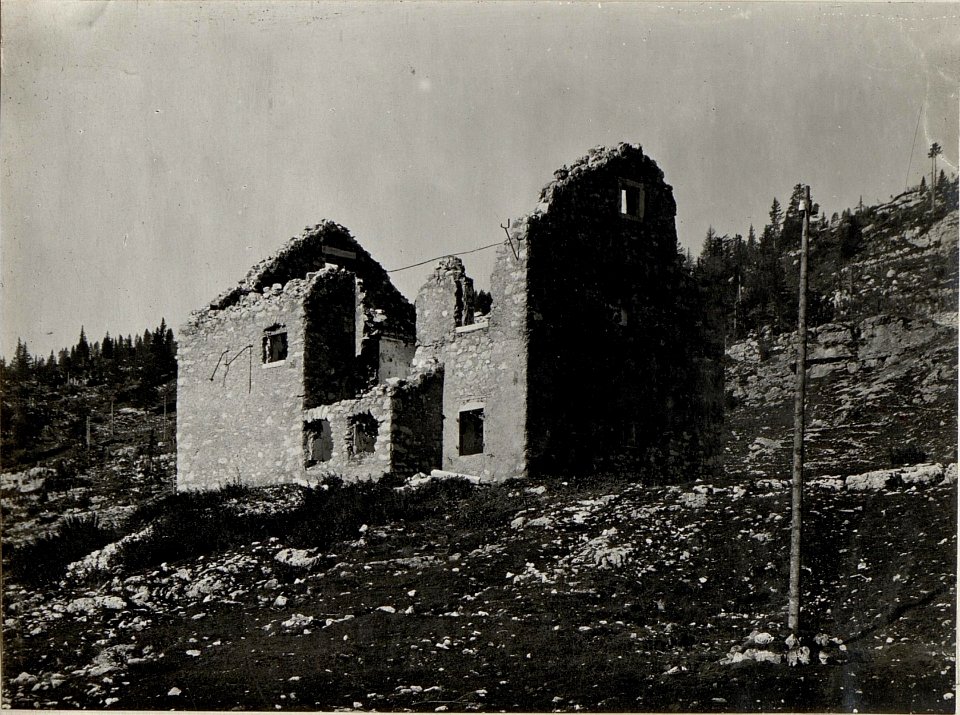Zerschossenes Finanzwachhaus im Calmaratal (BildID 15626518)