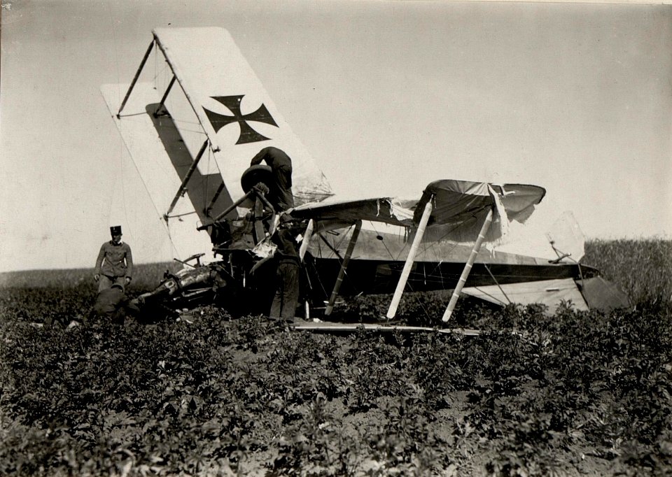 Zerstörter Flugapparat Abmontierung (BildID 15529353)