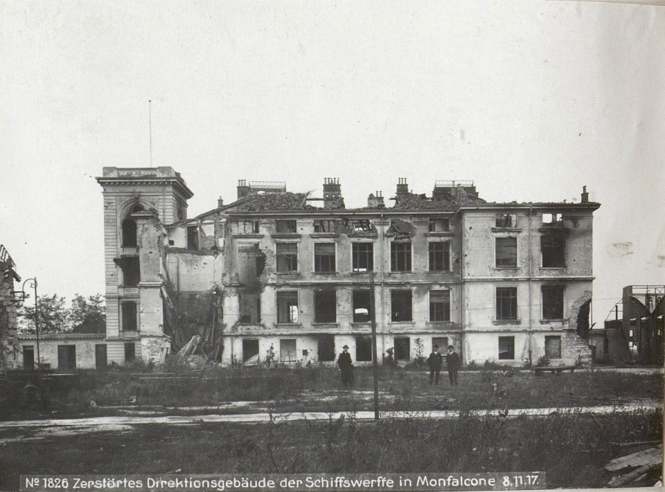 Zerstörtes Direktionsgebäude der Schiffswerffe in Monfalcone 8.11.17. (BildID 15609209)