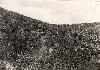 Zerstörte Reservedeckungen bei Medeazza.I.Regt.91.27.8.17. (BildID 15599569)