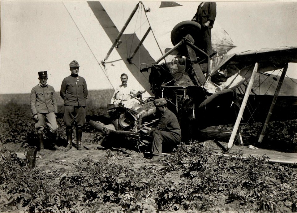 Zerstörter Flugapparat Abmontierung (BildID 15529360)