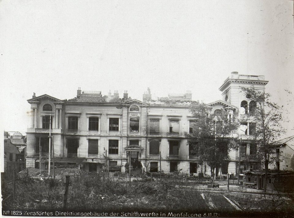 Zerstörtes Direktionsgebäude der Schiffswerffe in Monfalcone 8.11.17. (BildID 15609202)