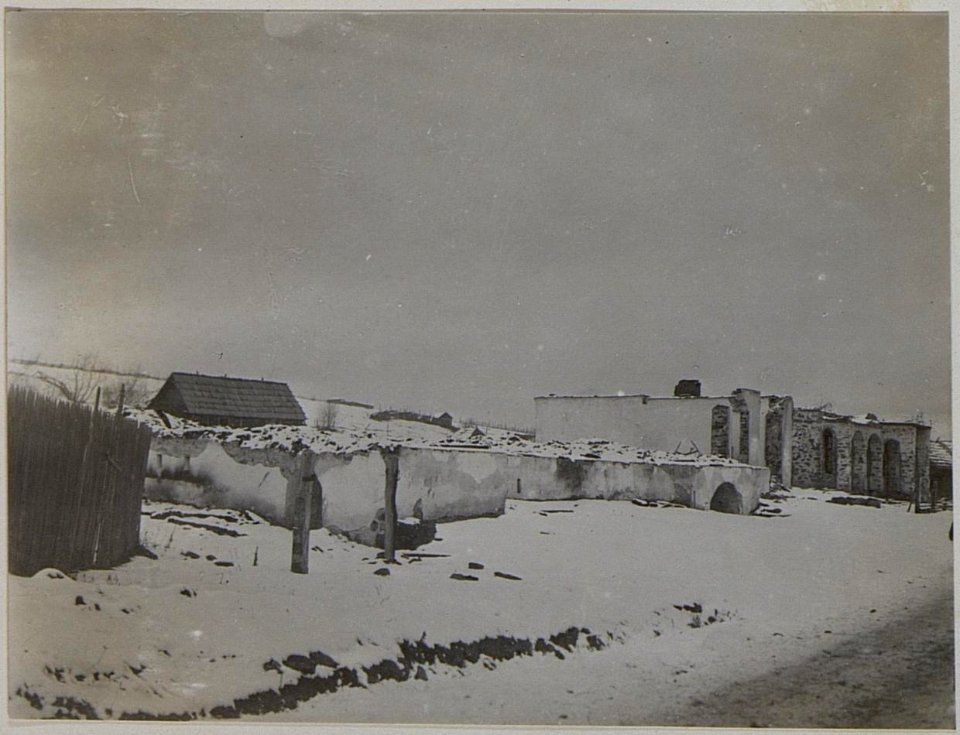 Zerstörte Häuser in Neagra Sarulin, Rumänien. (BildID 15451728)