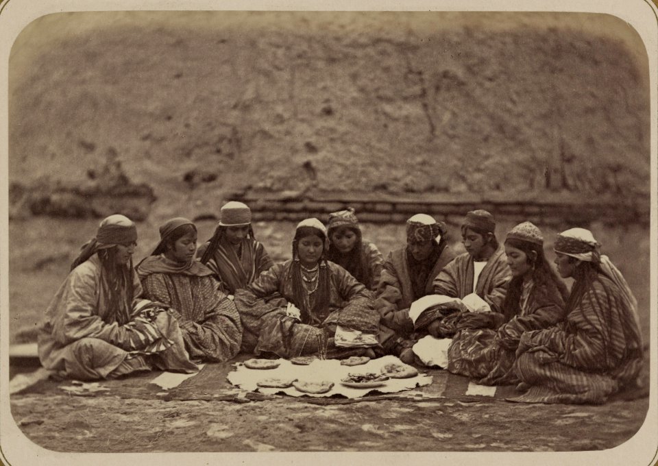 Zhenskie obychai u Tadzhikov. Zhenskii vtornik, Bibi-Seshambe LCCN2007682696