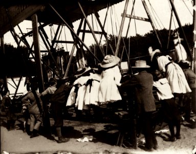 Zille, Heinrich - Rummel, an der Schiffschaukel (Zeno Fotografie)