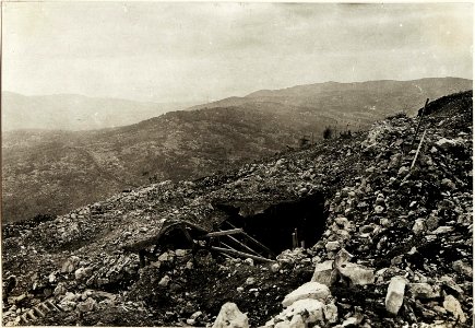 Zerstörte Unterkünfte nächst Kote 121 östlich von Monfalcone (BildID 15595013)