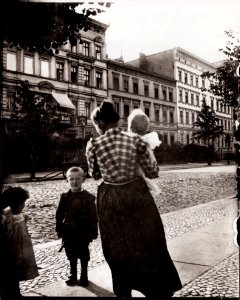 Zille, Heinrich - Familie und Lebensbereich, Charlottenburg, Sophie Charlotten-Straße, vor Zilles Wohnhaus Nr. 88 (Zeno Fotografie)