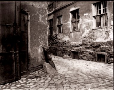 Zille, Heinrich - Krögel und Altberliner Höfe, Mauern in der Krögelgasse (2) (Zeno Fotografie)