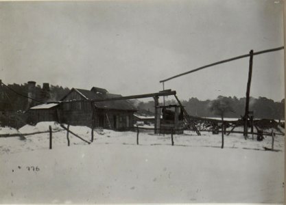 Ziehbrunnen in Galizien, nahe einer Kohlenmeileranlage (BildID 15681748)