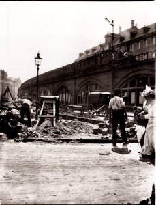 Zille, Heinrich - Berlin – Straßen und Straßenszenen, Straßenbauarbeiten, Berlin, Dircksenstraße (Zeno Fotografie)
