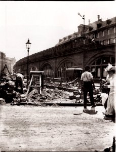 Zille, Heinrich - Berlin – Straßen und Straßenszenen, Straßenbauarbeiten, Berlin, Dircksenstraße (Zeno Fotografie) photo