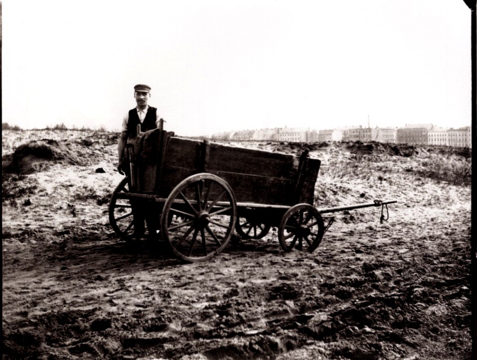 Zille, Heinrich - Ungewohnter Blick auf Gewohntes, Müllarbeiter mit Handwagen (Zeno Fotografie)