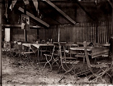 Zille, Heinrich - Rummel, leeres Bierzelt (Zeno Fotografie)