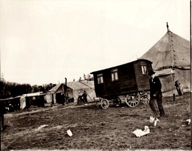 Zille, Heinrich - Rummel, am Rande des Rummelplatzes (Zeno Fotografie)