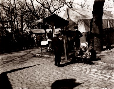Zille, Heinrich - Rummel, beim Würstchenstand (Zeno Fotografie)