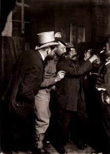 Zille, Heinrich - Künstlerkollegen und Ateliers, Atelierfest bei Walter Meyer-Lüben. Von links - Heinrich Zille, die Bildhauer Nikolaus Friedrich und August Heer (Zeno Fotografie)