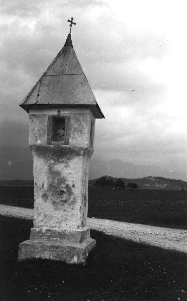 Znamenje v Topolah (2)