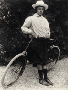 Zola, Francois Emile - Jacques mit dem Rad, das der Vater ihm 1899 schenkte (Zeno Fotografie)