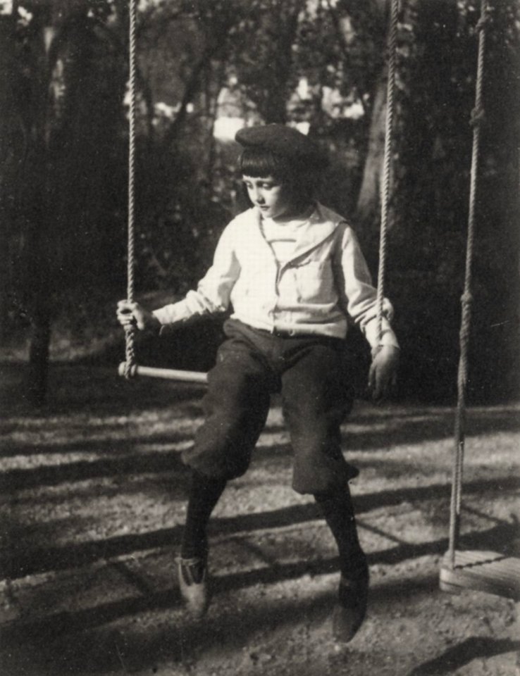 Zola, Francois Emile - Kind beim Spielen, aus dem Album »Histoire vraie« (2) (Zeno Fotografie)