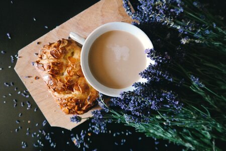 Eat coffee hot