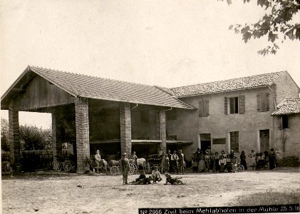Zivil beim Mehlabholen in der Mühle 25.5.18. (BildID 15618398)